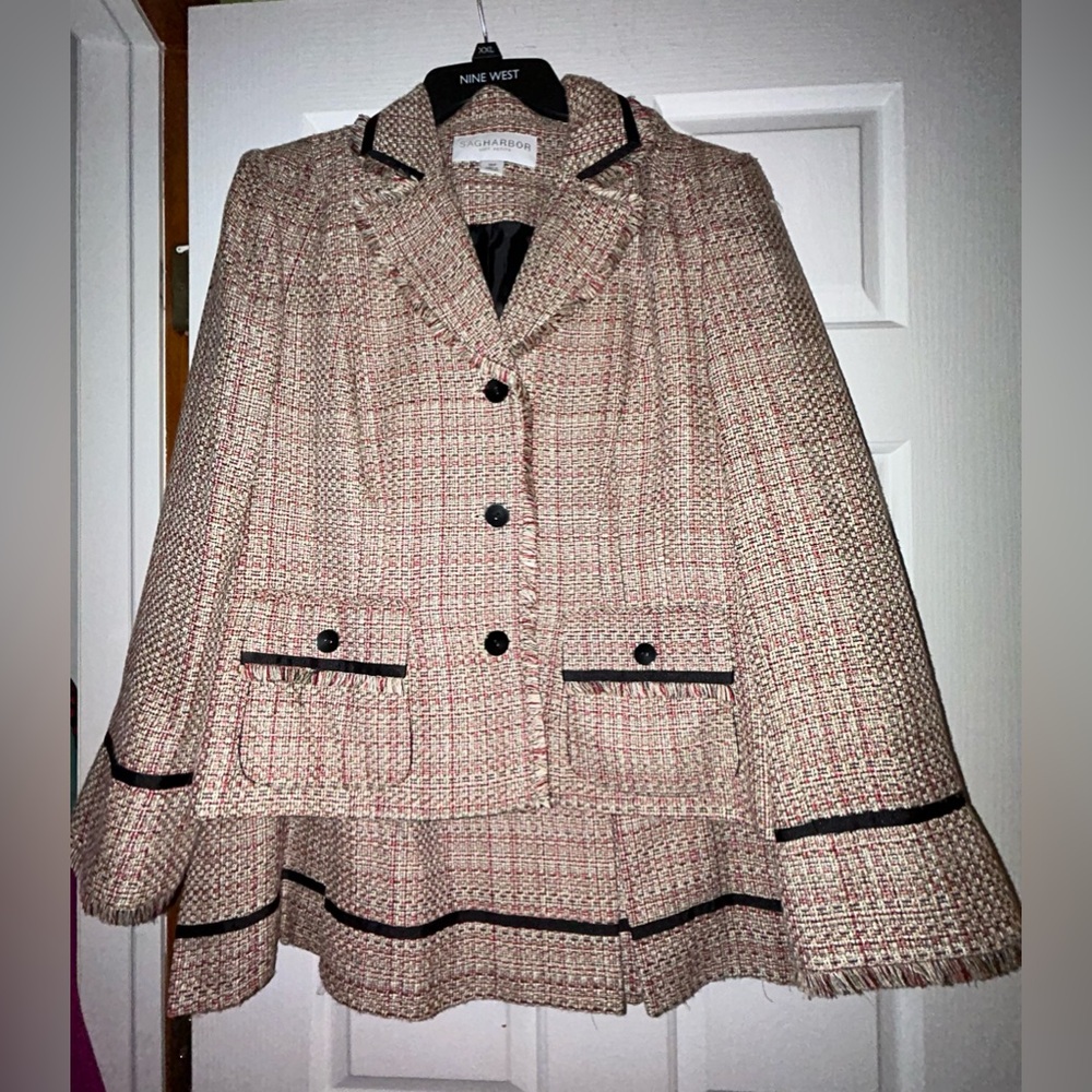 Sag Harbor 2 piece suit with Pockets